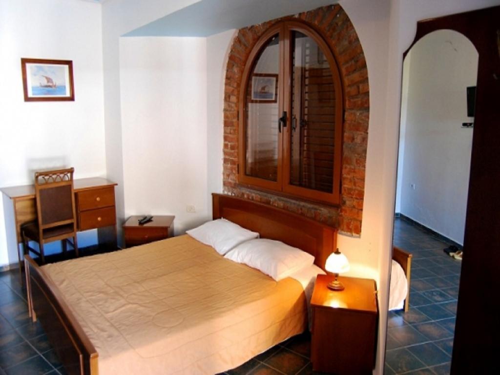 Hotel Livia Ksamil Bilik gambar